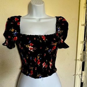 🌺BEAUTIFUL FLORAL CROP TOP🌺